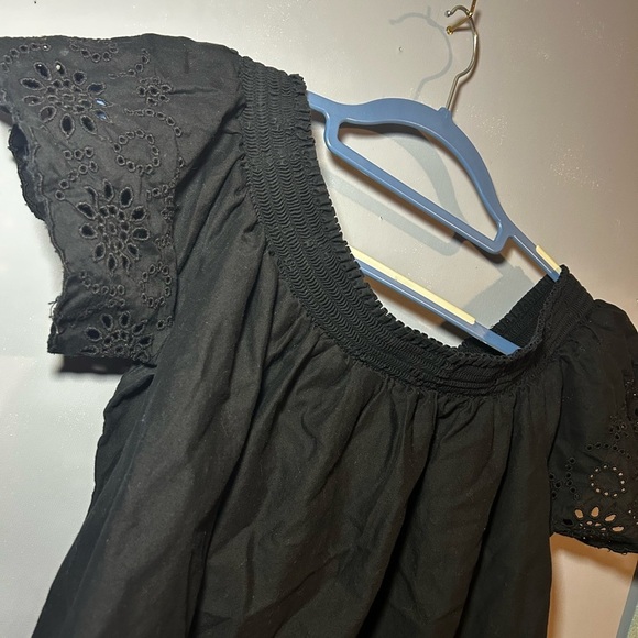 Old Navy off the shouldered crochet blouse: size xl - Picture 4 of 5